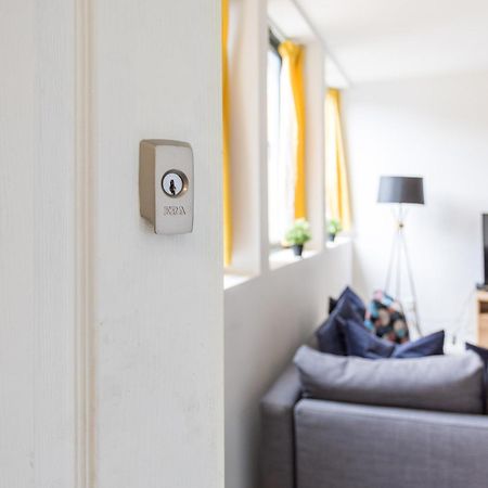 Flat 7- Spacious Studio Flat In The Heart Of Crawley Kültér fotó