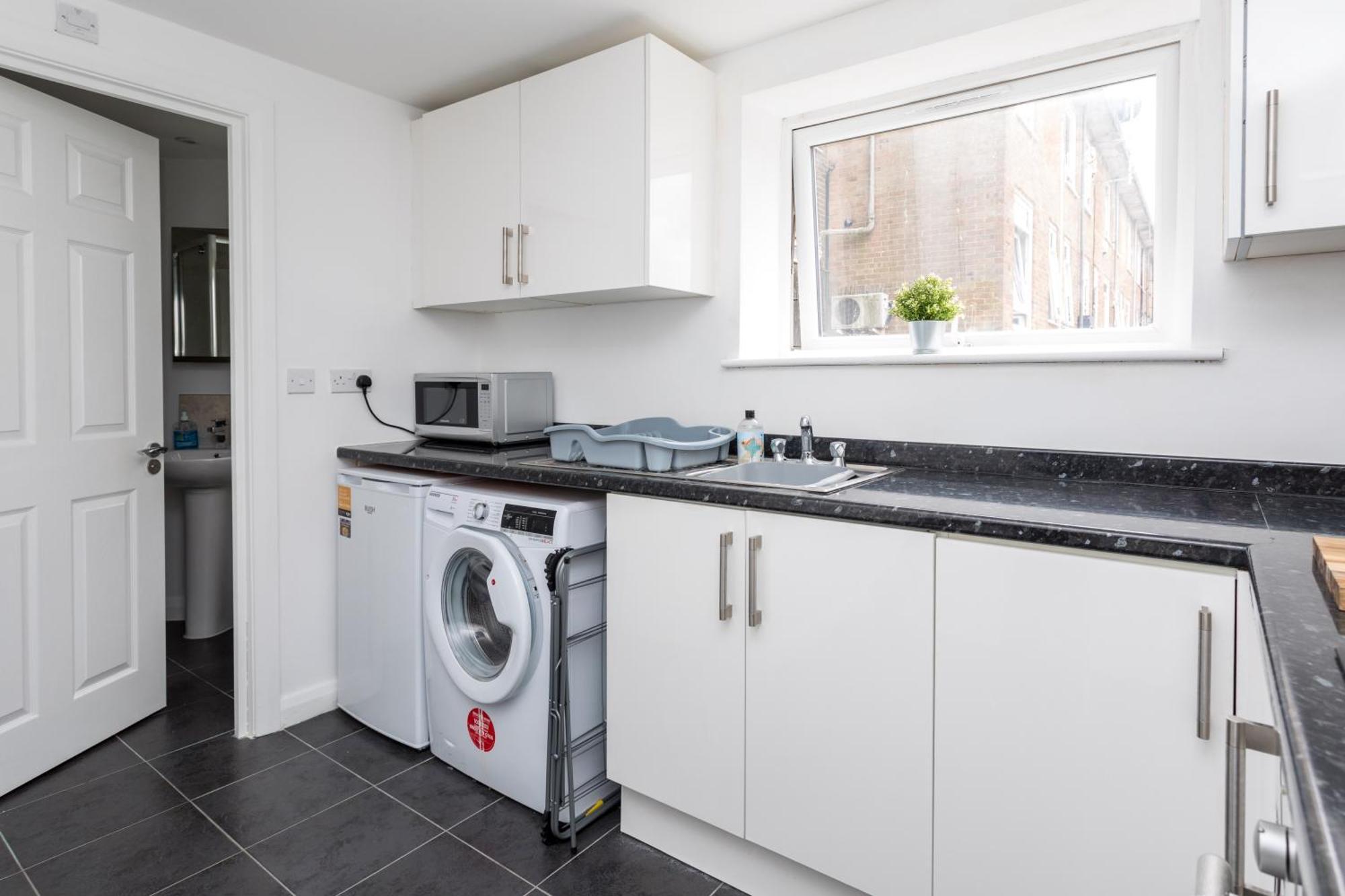 Flat 7- Spacious Studio Flat In The Heart Of Crawley Kültér fotó