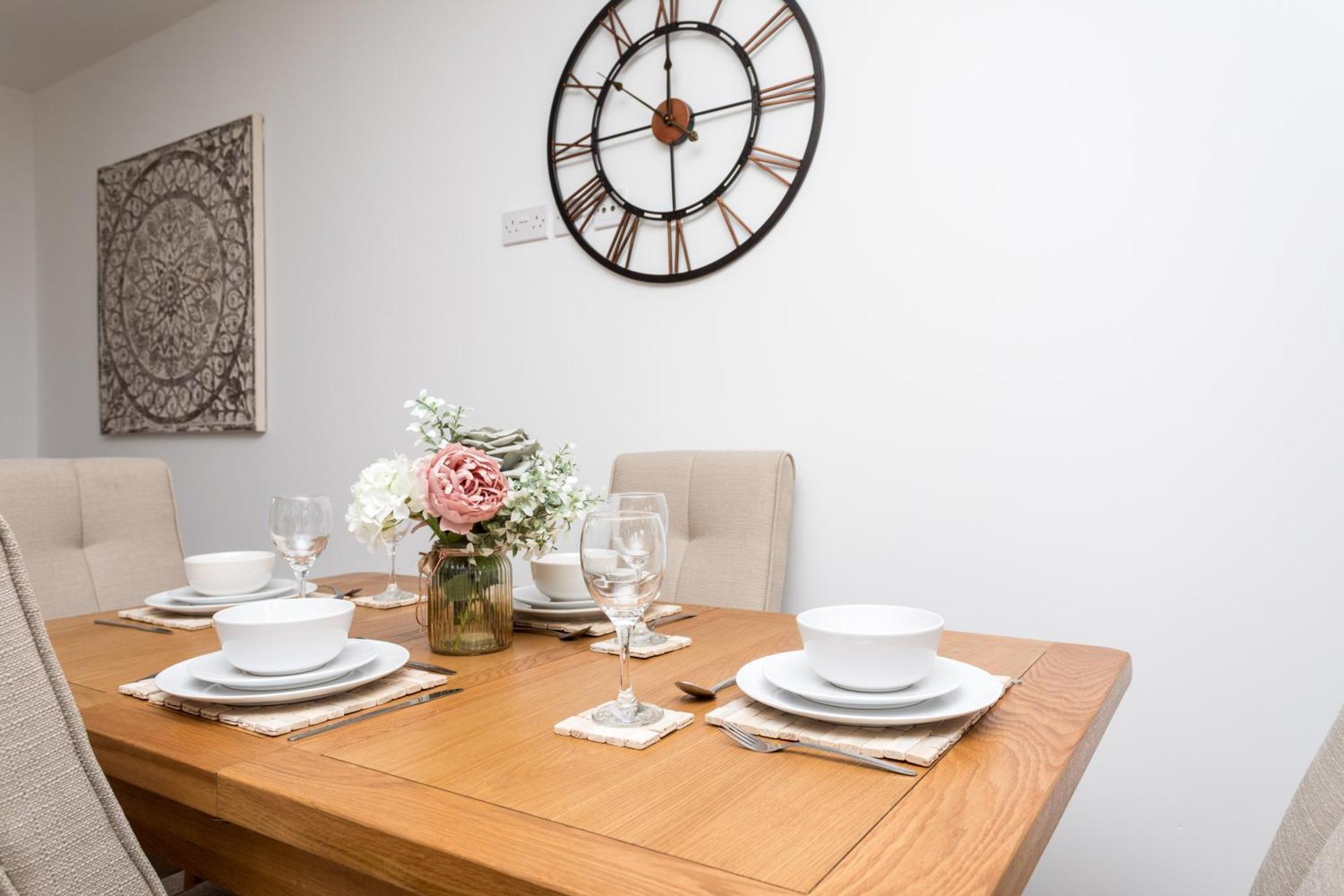 Flat 7- Spacious Studio Flat In The Heart Of Crawley Kültér fotó