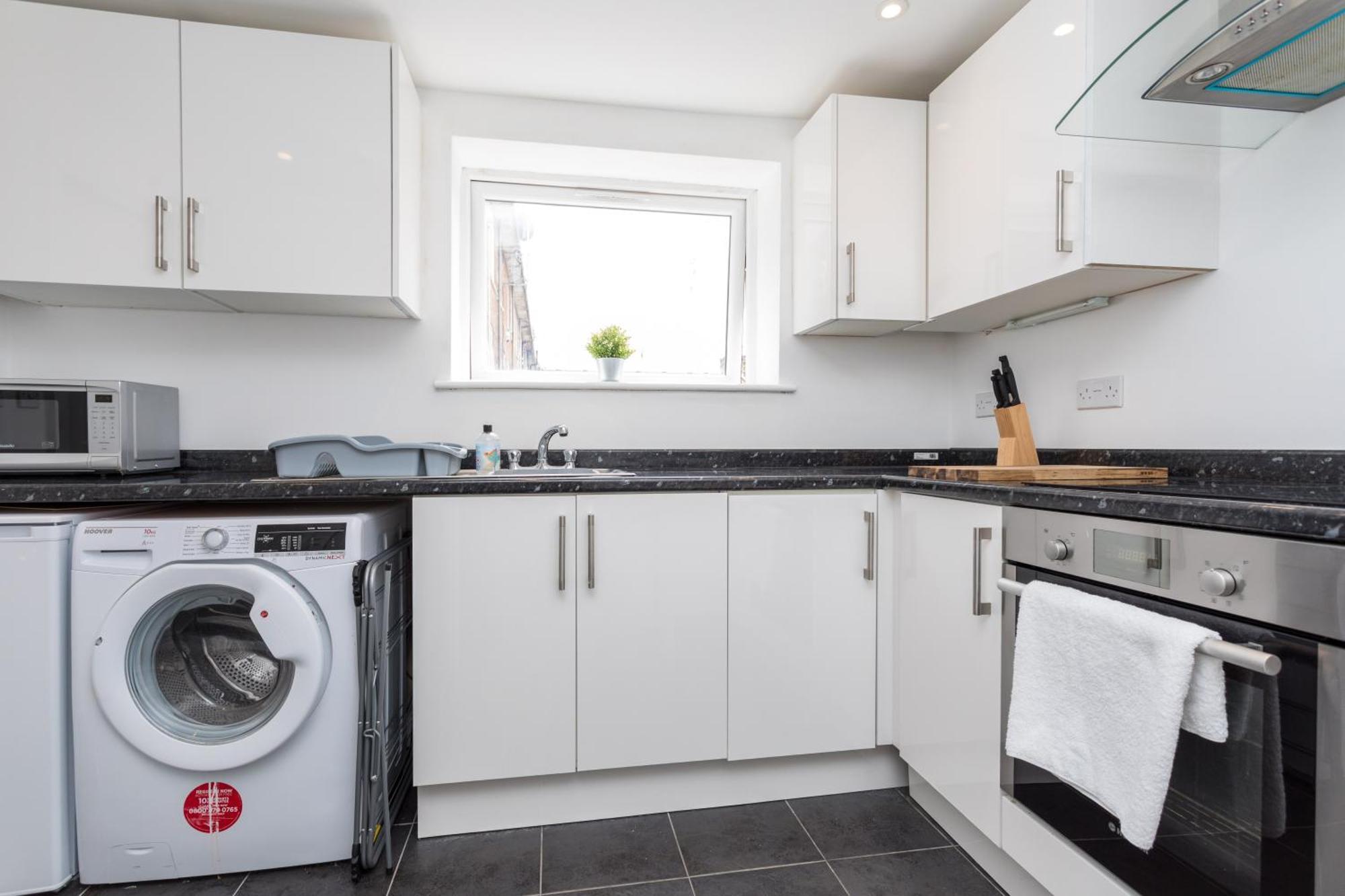 Flat 7- Spacious Studio Flat In The Heart Of Crawley Kültér fotó