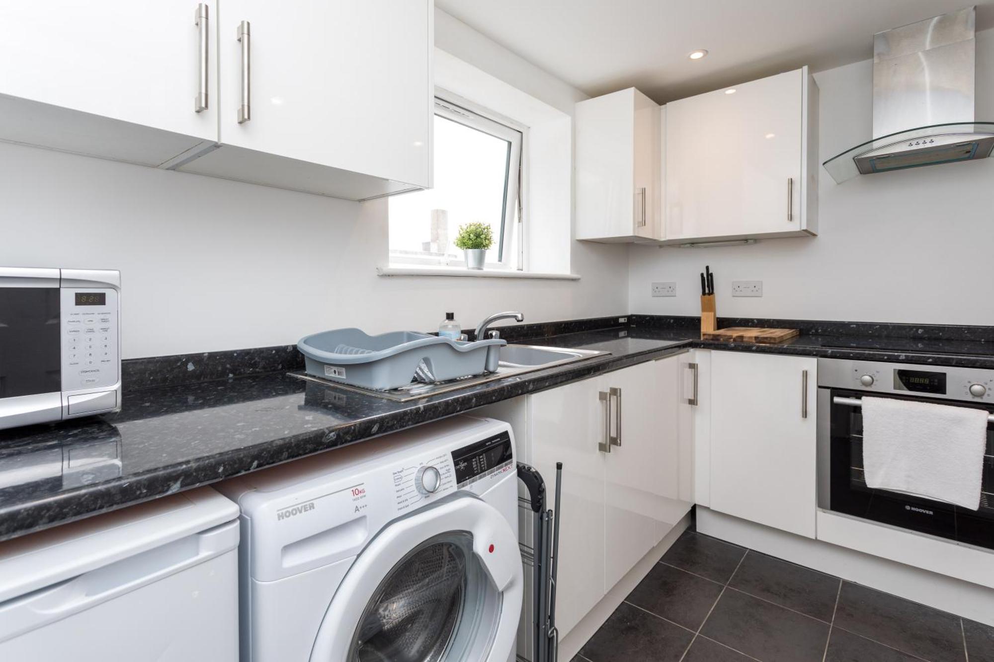 Flat 7- Spacious Studio Flat In The Heart Of Crawley Kültér fotó